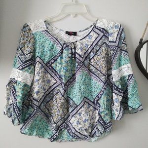 Flowy long sleeve patch shirt Size XL in girls